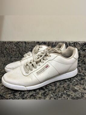 VINTAGE Reebok Classic Princess White Sneakers - Women's sz 9 - 1Y3502